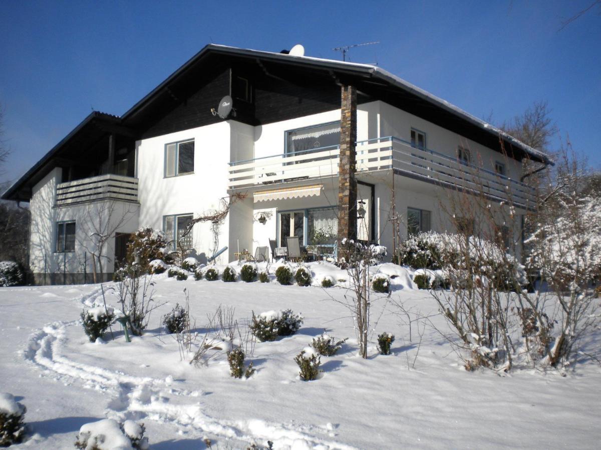 Gaestezimmer Weiss *